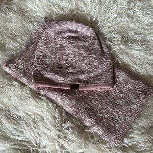 Roots Beanie and Infinity Scarf Set 💕 Like New Condition